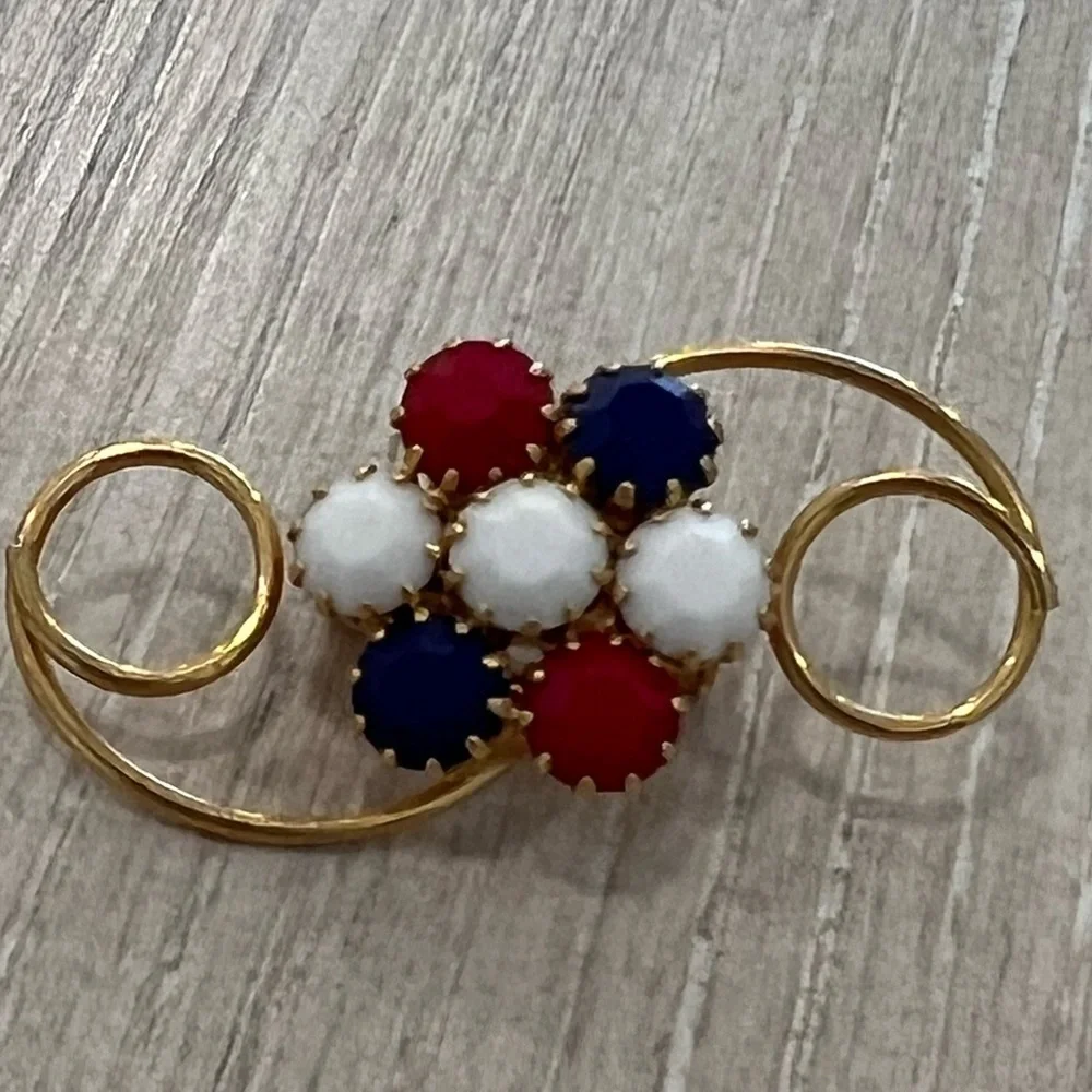 Vintage glass USA Unsigned Brooch